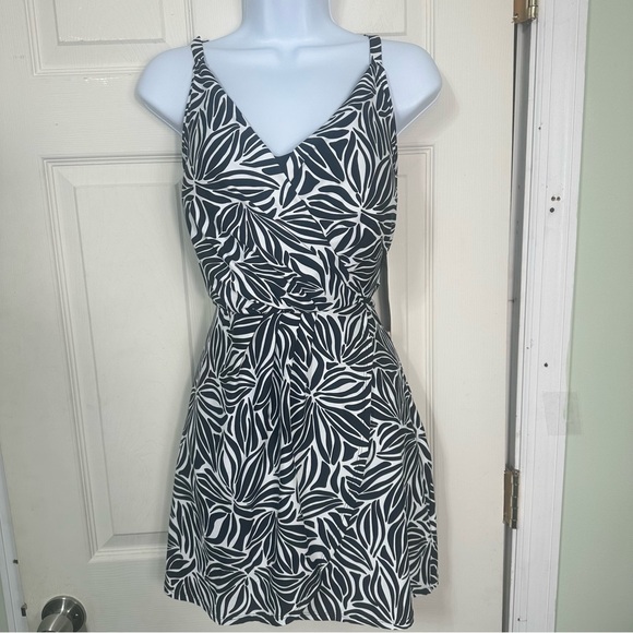 NWT Lands' End Ladies' Swim Dress Black and White‎ UPF 50+ XXL - Picture 1 of 13